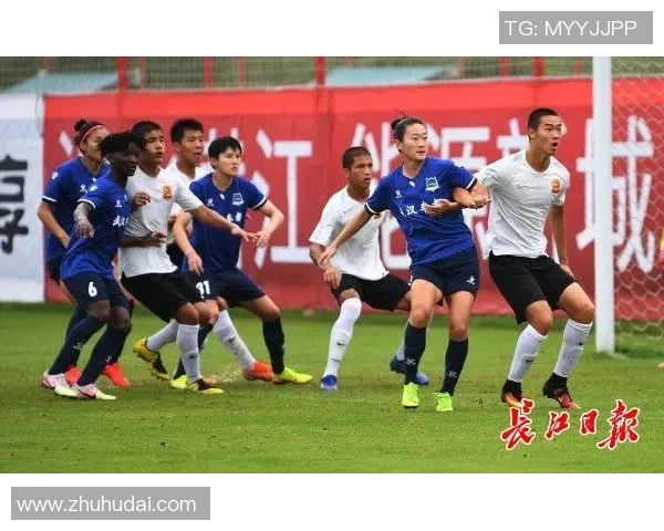 独家画面：外援雨中苦练，拼搏精神感人