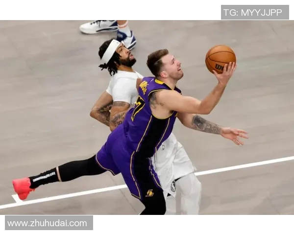 独行侠惊艳全网热搜霸榜因一个细节瞬间点燃无数球迷热情